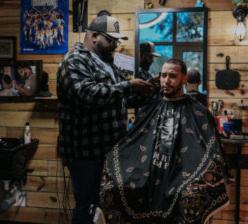 JaAvonte Peeples, barber at Outlaw Barber Company Goose Creek